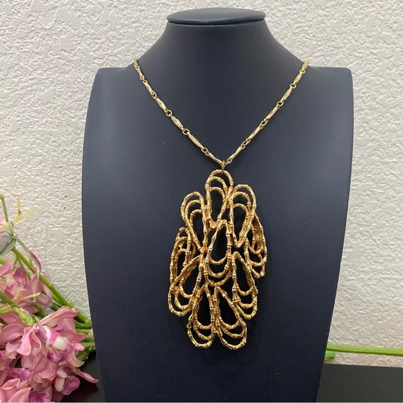 Vintage Abstract Modernist Twisted Bamboo Large Pendant Goldtone 20” Necklace - Picture 3 of 16
